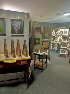 Today at The Loft, don’t miss these great art pieces from talented artists 🧑‍🎨 10-4pm @amberspeaksup @the_artistic_mama @deborahrose1707 @estelletrabuccoart